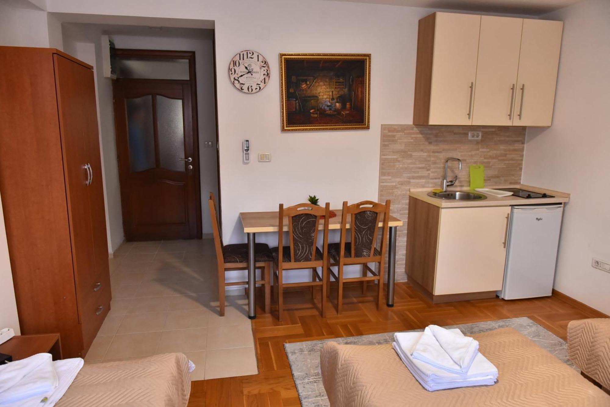Apartments Ravno Plužine Rum bild