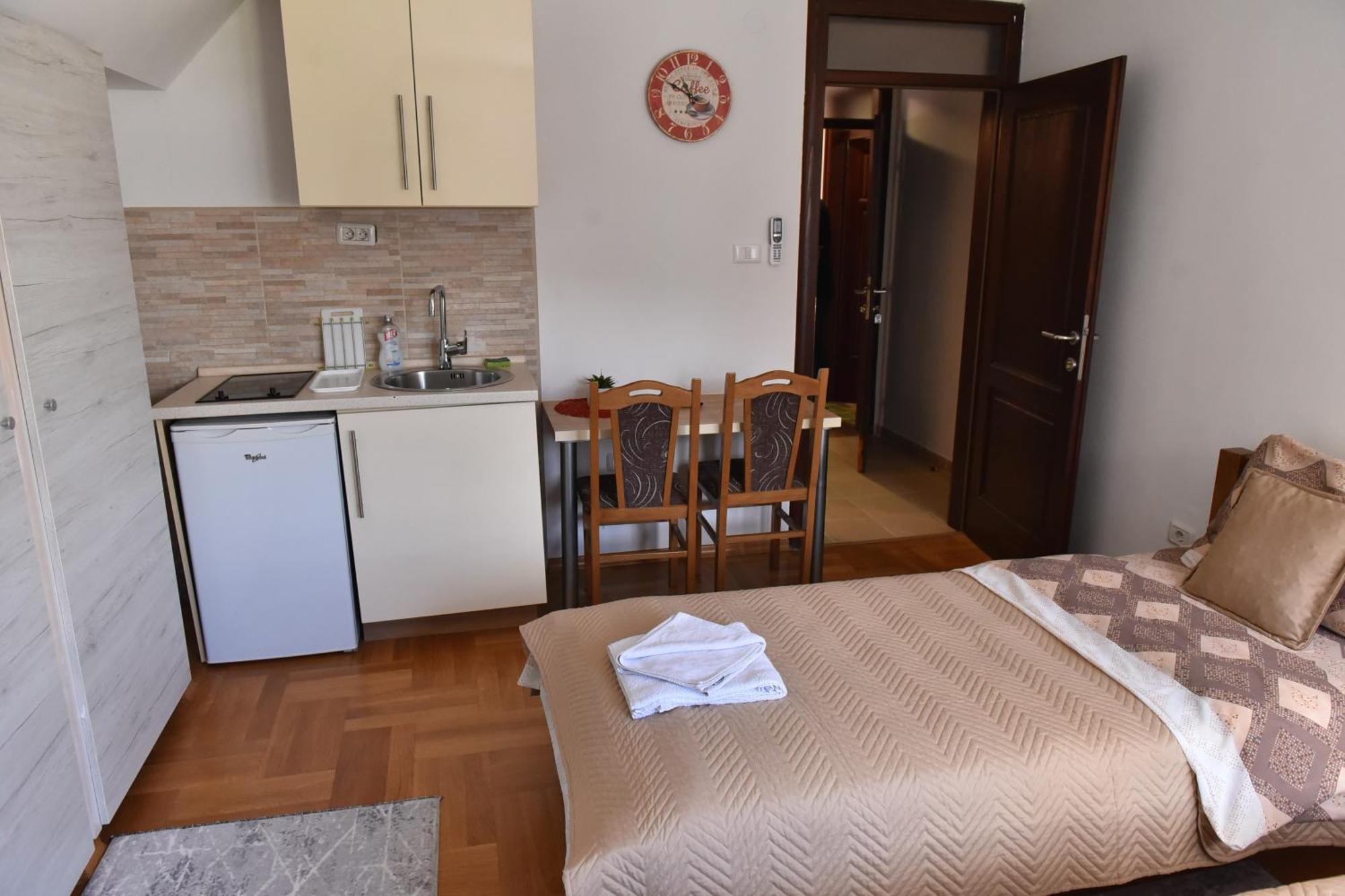 Apartments Ravno Plužine Rum bild